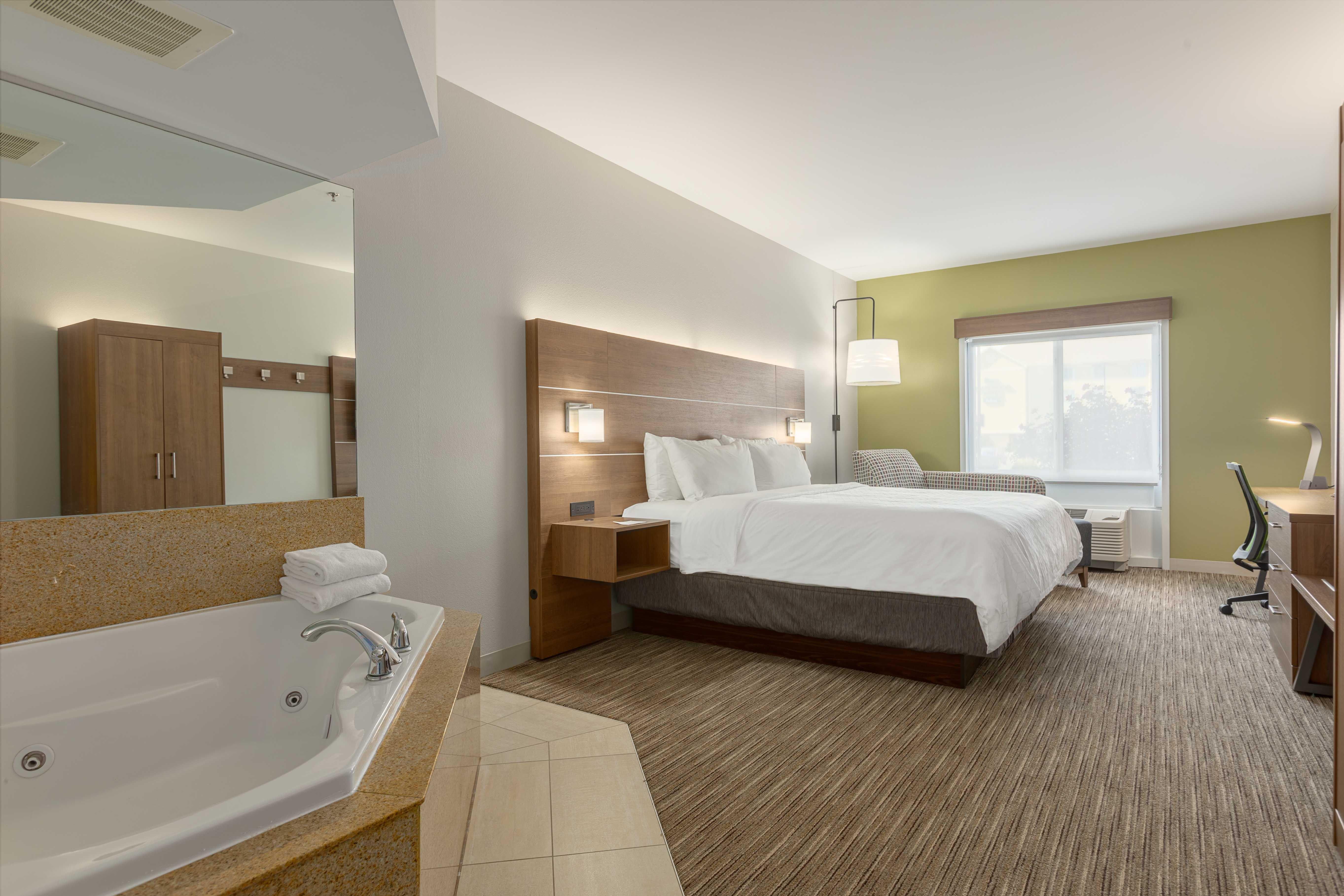 Holiday Inn Express Hotel & Suites Binghamton University-Vestal By Ihg Exterior photo