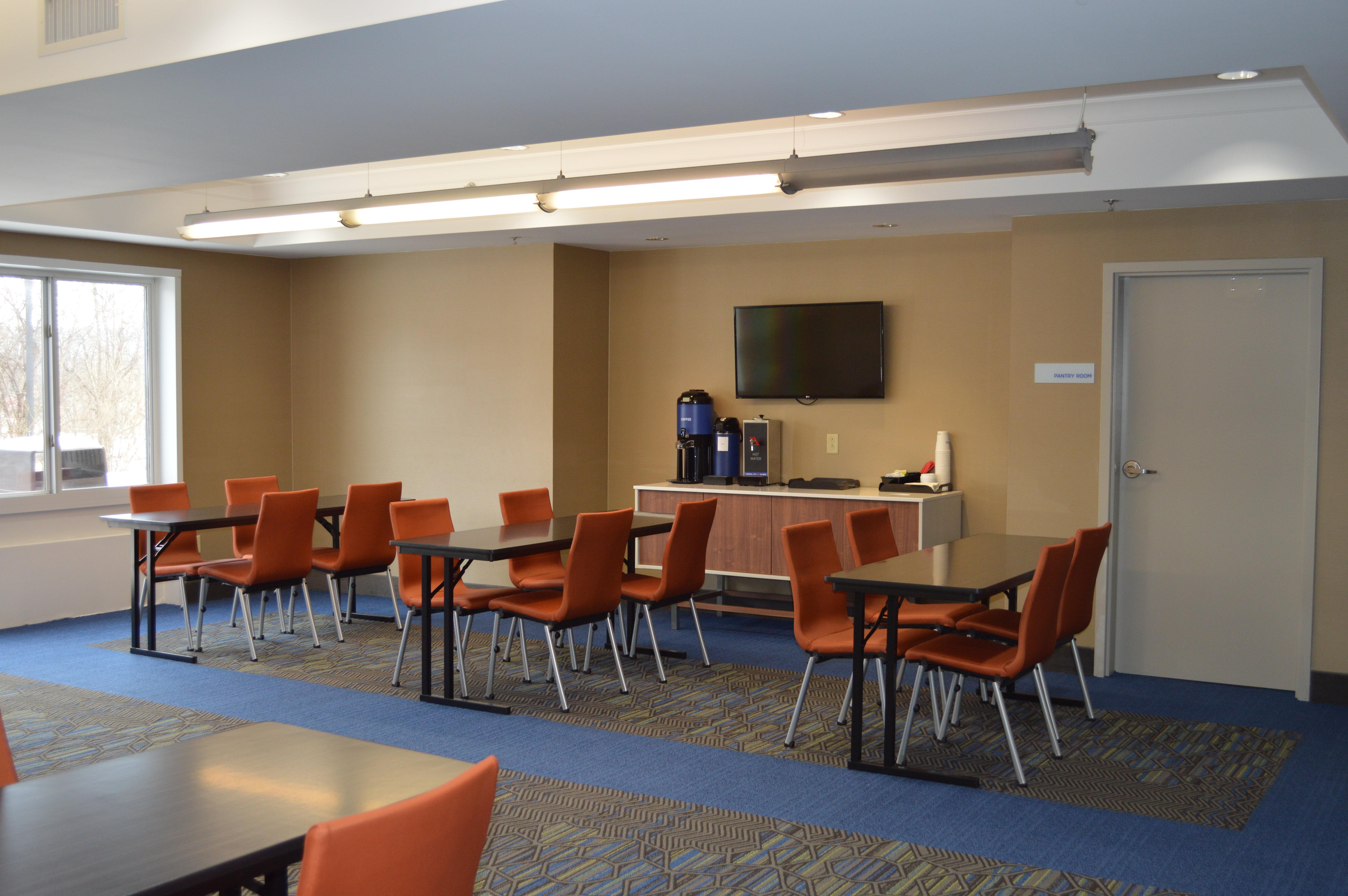 Holiday Inn Express Hotel & Suites Binghamton University-Vestal By Ihg Exterior photo